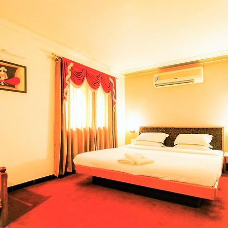 Hotel Sangam Karad Bagian luar foto