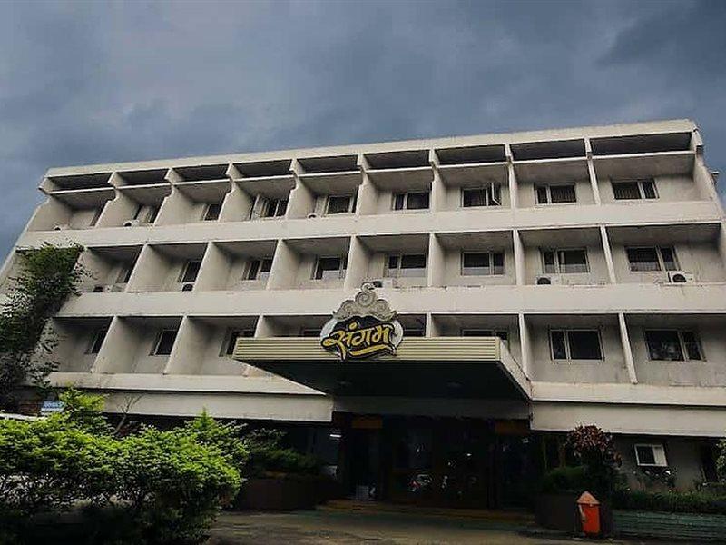 Hotel Sangam Karad Bagian luar foto
