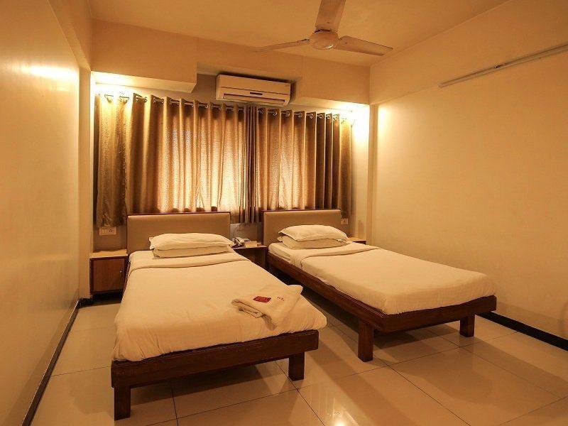 Hotel Sangam Karad Bagian luar foto