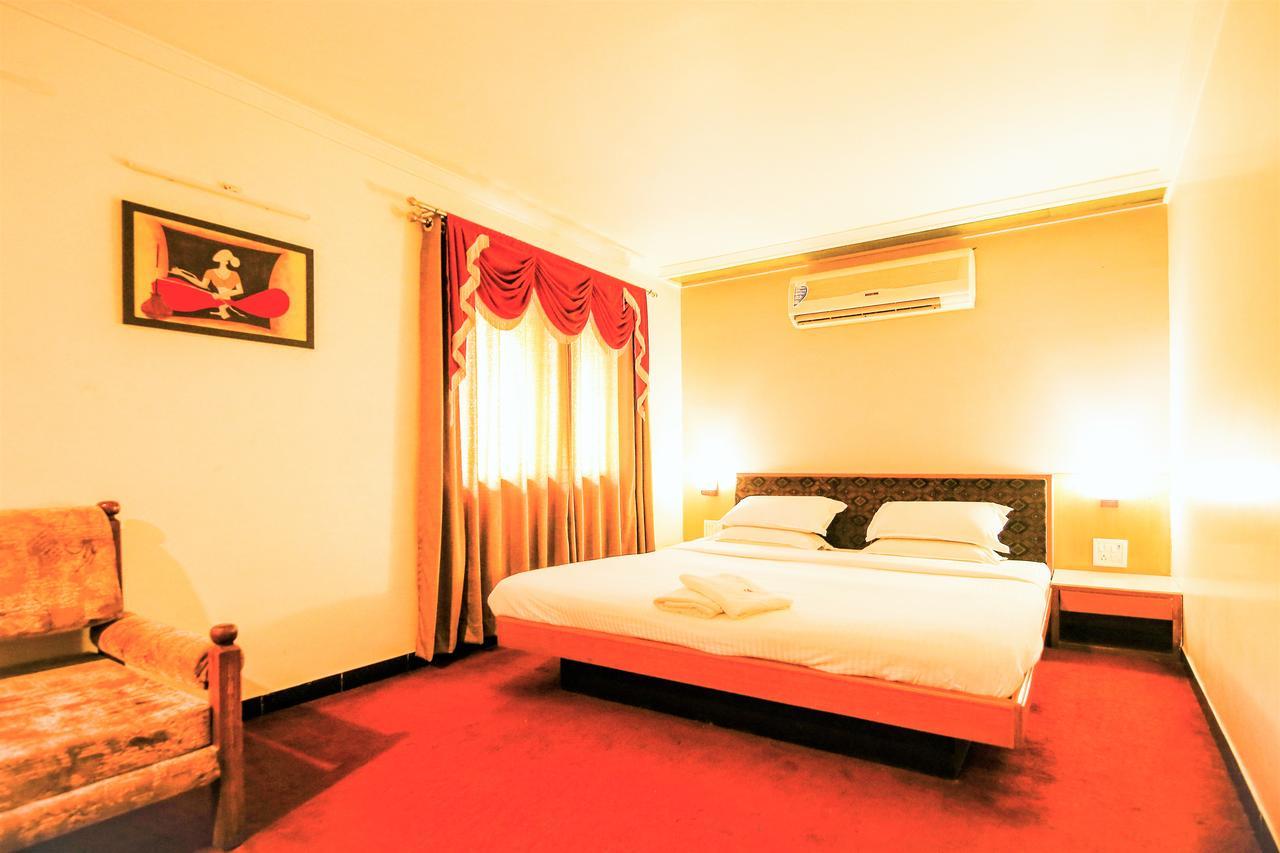 Hotel Sangam Karad Bagian luar foto
