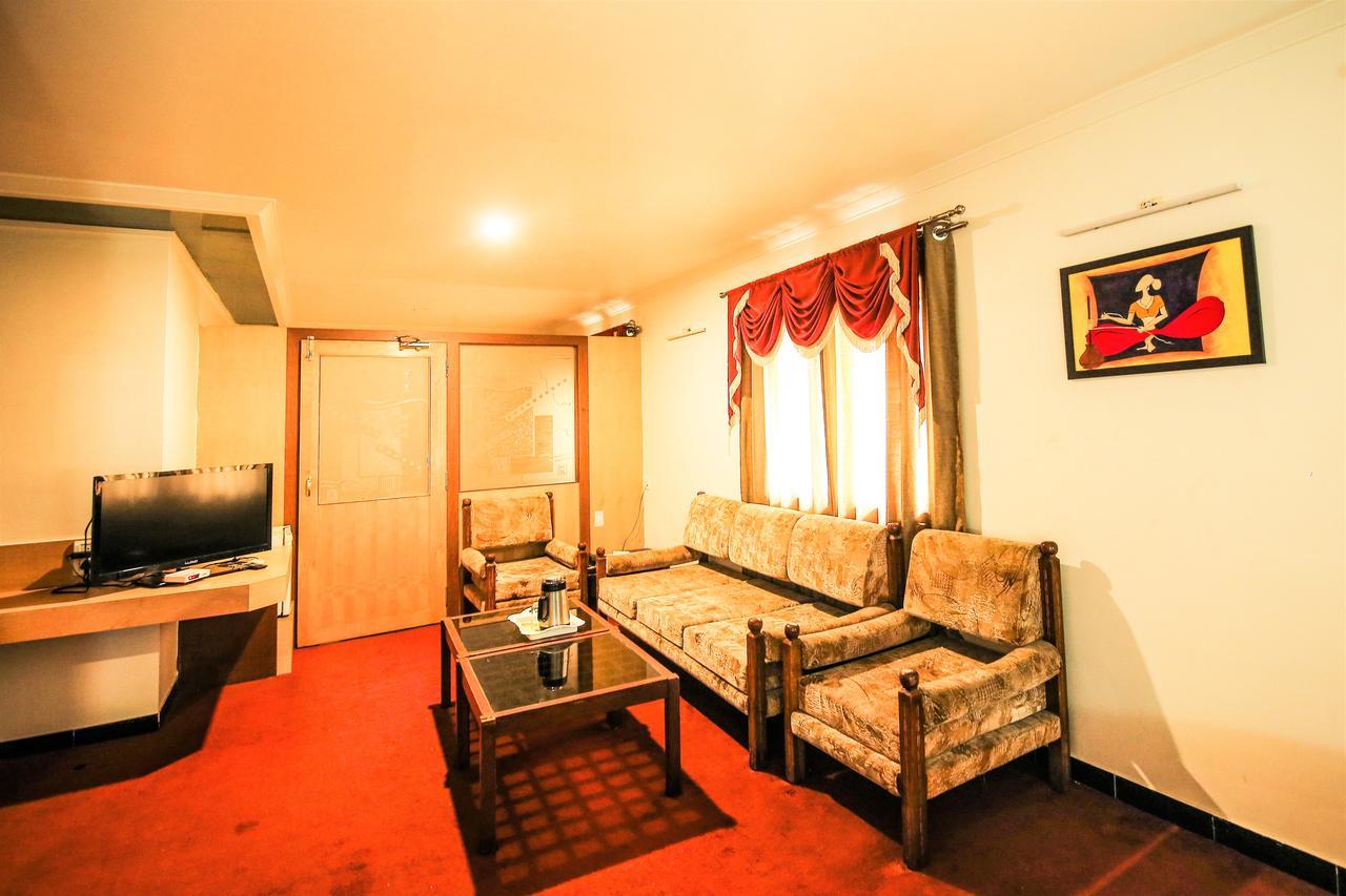 Hotel Sangam Karad Bagian luar foto