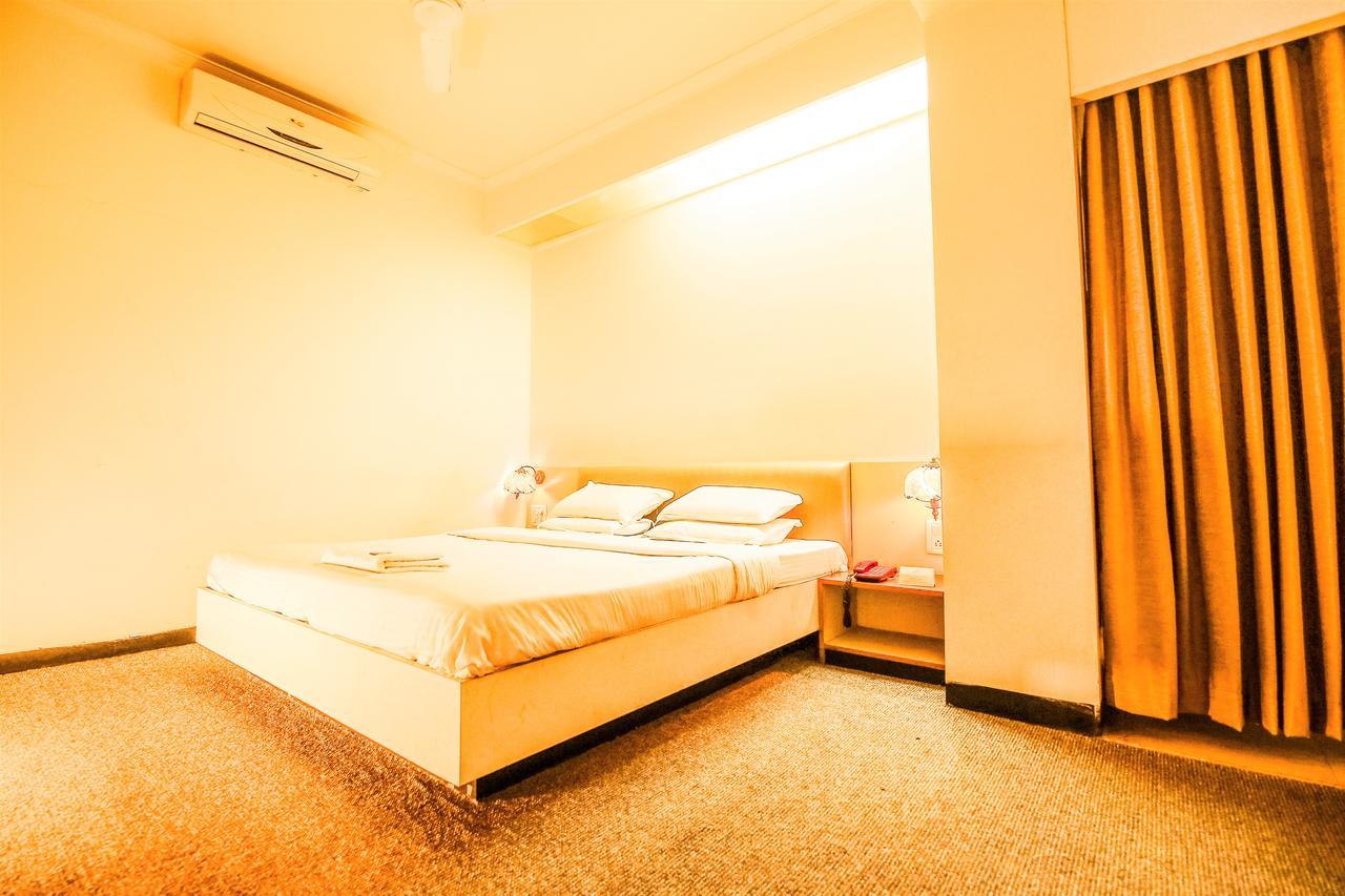 Hotel Sangam Karad Bagian luar foto